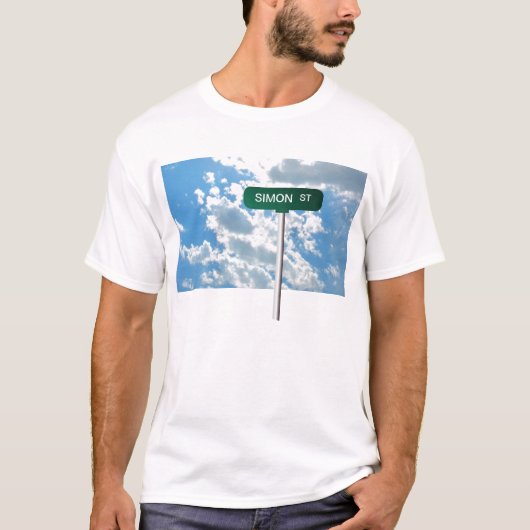 Aangepaste naam Road Street Sign on Blue Sky T-shirt (Voorkant)