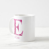 Aangepaste naam roze bloemenalfabet letter "E" Mok (Voorkant links)