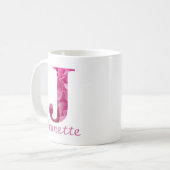 Aangepaste naam roze bloemenalfabet letter "J" Mok (Voorkant links)