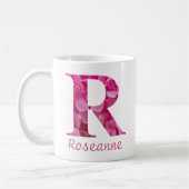 Aangepaste naam roze bloemenalfabet letter "R" Mok (Links)