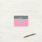 Aangepaste naam roze gymnastiek turquoise bow post-it® notes (Op bureau)