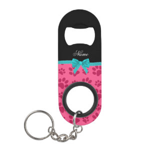 Aangepaste naam roze hond poten turquoise bow sleutelhanger flessenopener