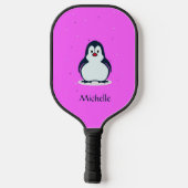 Aangepaste naam schattige pinguïn op roze pickleball paddle (Achterkant)