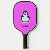 Aangepaste naam schattige pinguïn op roze pickleball paddle (Voorkant)