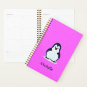 Aangepaste naam schattige pinguïn op roze planner (Display)
