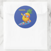 Aangepaste naam Surfende ananas Ronde Sticker (Tas)