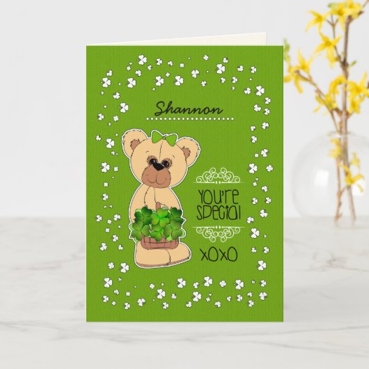 Aangepaste naam Teddy Bear St. Patrick's Day Kaart (Gele Bloem)