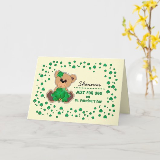Aangepaste naam Teddy Bear St. Patrick's Day Kaart (Gele Bloem)