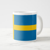 Aangepaste naam & tekst Zweedse vlag Grote Koffiekop (Voorkant rechts)