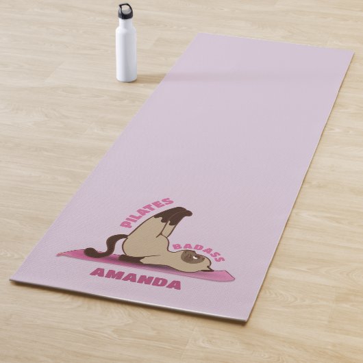 Aangepaste naam van pilotenbadass-werkout Kitty Ca Yogamat (In situ)
