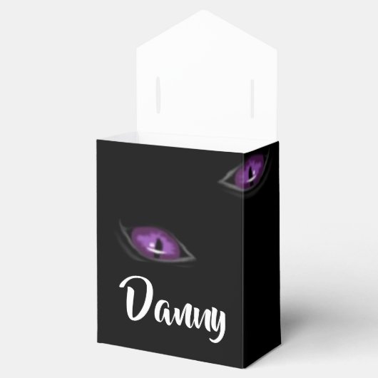 Aangepaste naam voor kattenogen bedankdoosjes (Geopend)