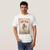 Aangepaste naam voor microfoonkleding "aan de luch t-shirt (Voorkant volledig)
