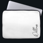 Aangepaste naam voor modern script laptop sleeve<br><div class="desc">De moderne Minimalistische Gepersonaliseerde Naam geeft Dit ontwerp kenmerkt gepersonaliseerde naam in zwarte moderne handschrijvende manuscriptdoopvont op witte achtergrond. Perfect als feestcadeaus voor hem,  vaderdag geschenken en geschenken voor alle speciale gelegenheden.</div>