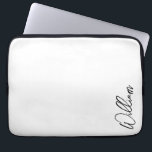 Aangepaste naam voor modern script laptop sleeve<br><div class="desc">De moderne Minimalistische Gepersonaliseerde Naam geeft Dit ontwerp kenmerkt gepersonaliseerde naam in zwarte moderne handschrijvende manuscriptdoopvont op witte achtergrond. Perfect als feestcadeaus voor hem,  vaderdag geschenken en geschenken voor alle speciale gelegenheden.</div>