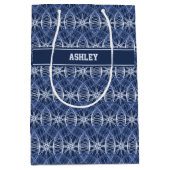 Aangepaste naam voor wielblauw patroon medium cadeauzakje (Voorkant)