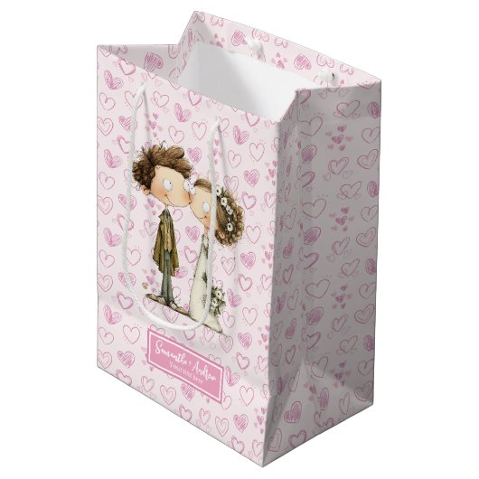 Aangepaste Naam Wedding Gift Bag Quirky Design Medium Cadeauzakje (Voorkant Gekanteld)