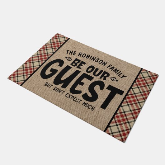 Aangepaste NAAM Wees onze gast Verwacht niet veel Deurmat (Schuin)