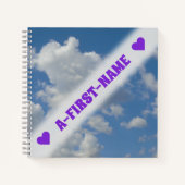 Aangepaste naam + witte/grijze wolken en blauwe he notitieboek (Voorkant)
