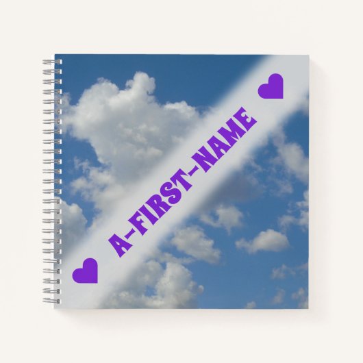 Aangepaste naam + witte/grijze wolken en blauwe he notitieboek (Voorkant)