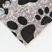 Aangepaste naam zilverglitter zwarte hondenpoten fleece deken (Hoek)