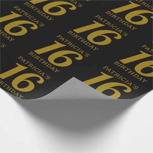 Aangepaste naam zwart en goud 16e verjaardag cadeaupapier (Hoek)