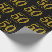 Aangepaste naam zwart en goud 50e verjaardag cadeaupapier (Hoek)