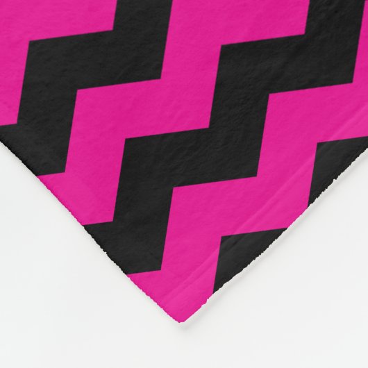 Aangepaste naam zwarte neon hete roze chevrons fleece deken (Hoek)
