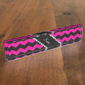 Aangepaste naam zwarte neon hete roze chevrons naambordje (Zijkant)