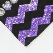 Aangepaste naam zwarte paarse glitterchevrons fleece deken (Hoek)