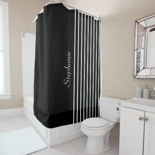 Aangepaste naam zwarte witte strips Patronen 2022 Douchegordijn (In situ)