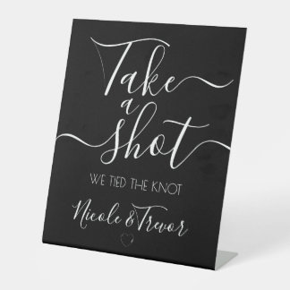 Aangepaste namen Black Calligraphy Take a Shot Reclamebord Met Voetstuk