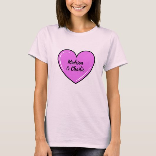 Aangepaste namen en tekstliefdeshart t-shirt (Voorkant)