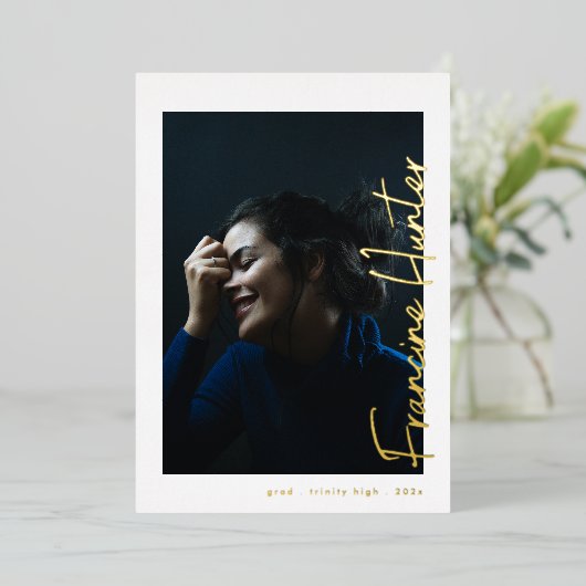 Aangepaste namen High School Afstuderen Gold Folie Uitnodiging (Staand Voorkant)
