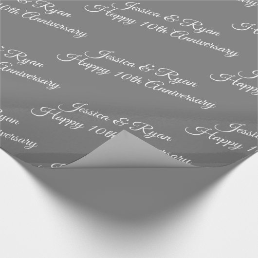 Aangepaste namen, Jubileum, Wit Script op grijs Cadeaupapier (Hoek)