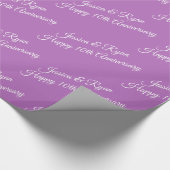 Aangepaste namen, Jubileum, Wit Script op Lila Cadeaupapier (Hoek)