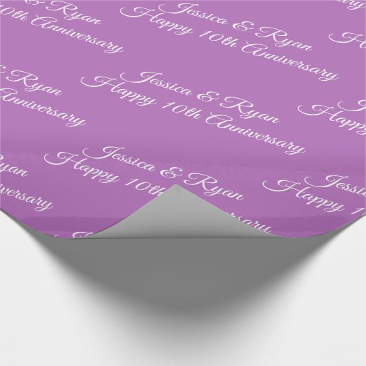 Aangepaste namen, Jubileum, Wit Script op Lila Cadeaupapier (Hoek)