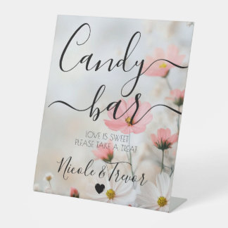 Aangepaste namen rode bloemen kalligrafie snoepbar reclamebord met voetstuk
