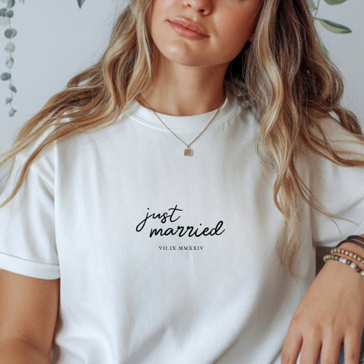 Aangepaste 'Net Getrouwd' Trouwdatum in Romeinse C T-shirt