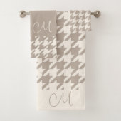Aangepaste Neutrale Ivoor Taupe Houndstooth Patroo Bad Handdoek (Insitu)