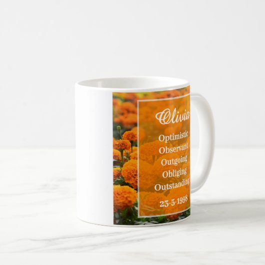 Aangepaste oranje Bloemen O Initiaal en Naam Mok (Voorkant rechts)