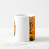 Aangepaste oranje Bloemen O Initiaal en Naam Mok (Center)