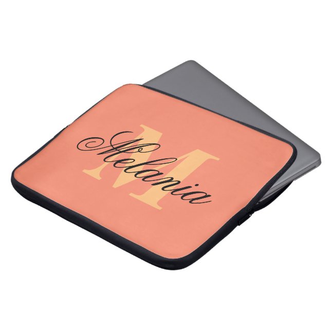 Aangepaste oranje monogram laptophoes laptop sleeve (Voorkant top)