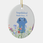 Aangepaste PA Physician Assistant Blue Scrubs Keramisch Ornament (Rechts)
