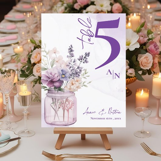 Aangepaste Paarse Bloemen Monogram Trouwtafel Numm Bedankkaart