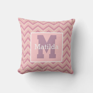 Aangepaste Paarse roze Chevron Monogram naam Kussen