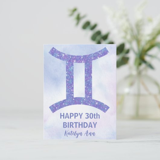 Aangepaste paarse verjaardagskaart voor Tweelingen Briefkaart (Staand voorkant)