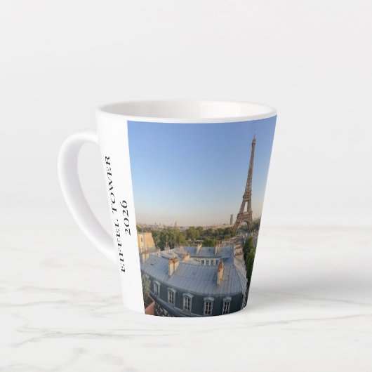 Aangepaste panoramische skyline van Parijs Eiffelt Latte Mok (Linkerhoek)
