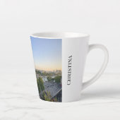 Aangepaste panoramische skyline van Parijs Eiffelt Latte Mok (Rechts)