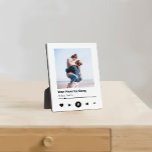 Aangepaste paren foto | Jubileum muziekcadeaus Fotoplaat<br><div class="desc">Een trendy, gedenkwaardig en mooi fotocadeau voor de naaste vrienden of stellen. Het ontwerp kenmerkt één enkele foto om uw eigen speciale foto te tonen. Pas aan met de naam Uw Favoriete Song. Stuur een gedenkwaardig en speciaal cadeau naar jezelf en je beste vriend(en), een sentimenteel en uniek cadeau dat...</div>