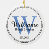 Aangepaste Pas getrouwd monogram blauw Keramisch Ornament (Achterkant)